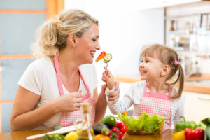 woman-daughter-eating-salad-1200x800px
