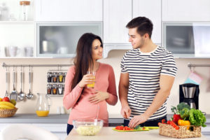 pregnant-woman-husband-kitchen-1200px
